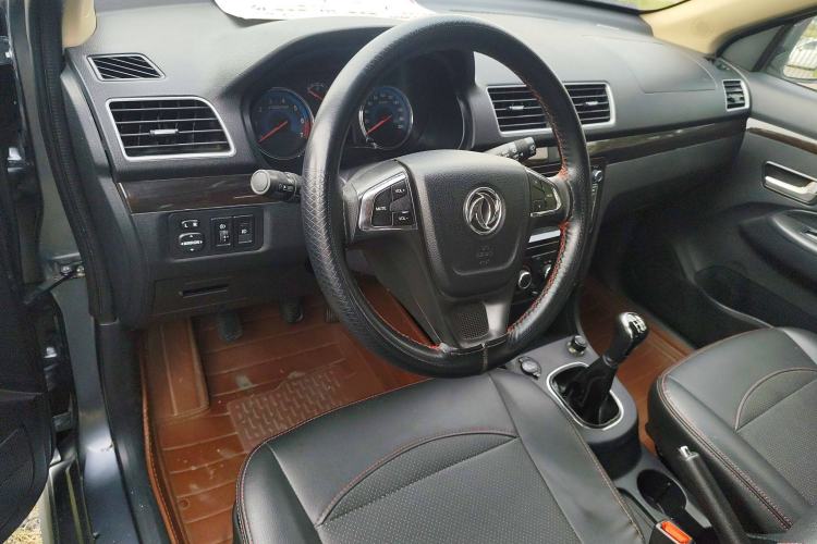 Used Dongfeng Fengon 360 2015 1.5L Manual Luxury 7-Seater China IV Standard
