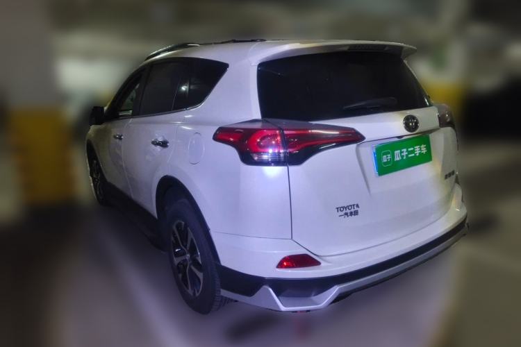 Used Toyota RAV4 2019 2.0L CVT Two-Wheel Drive Luxury Version China VI Standard
