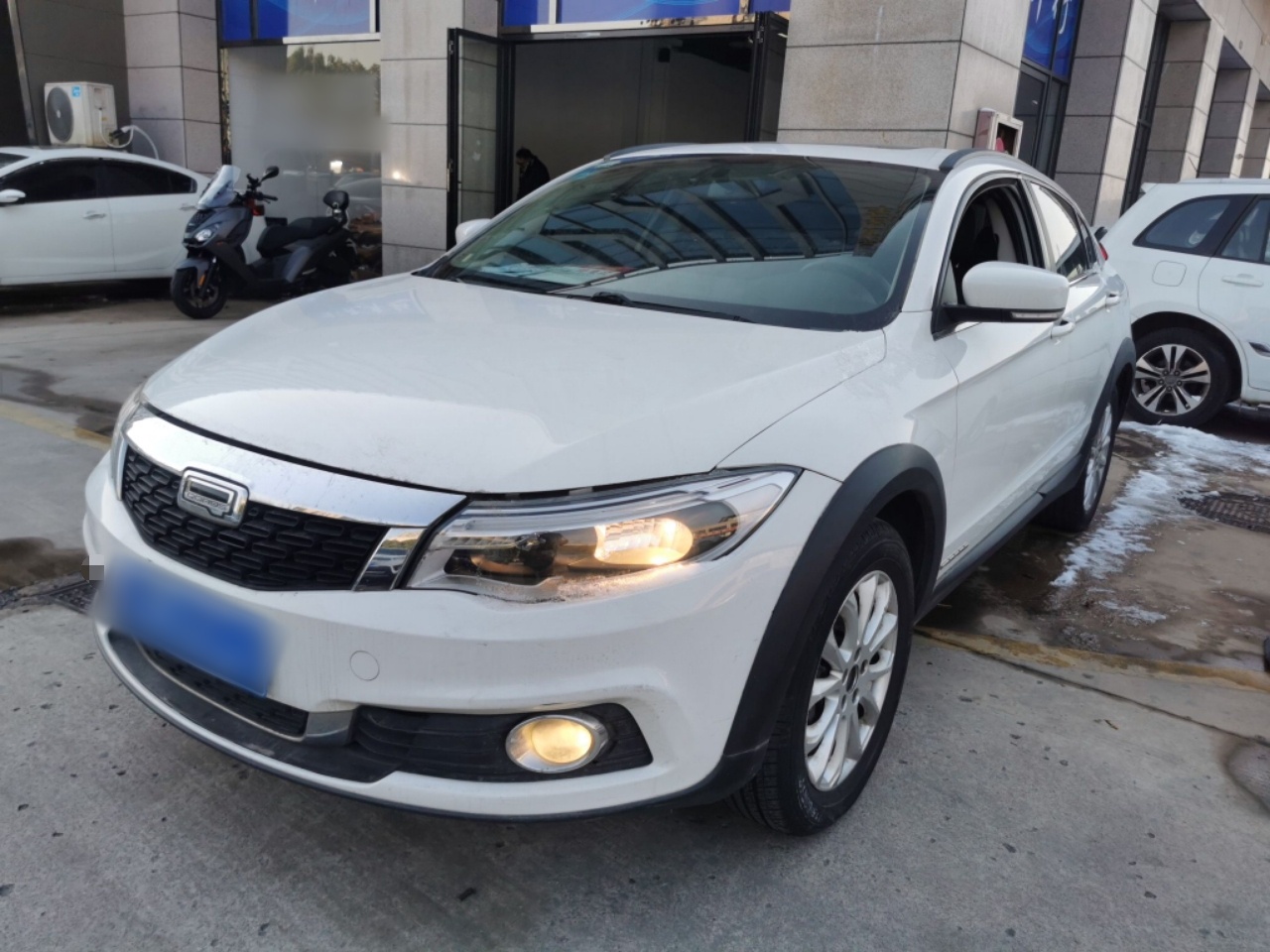 Под передней частью автомобиля