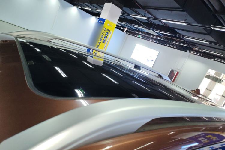 Used Roewe RX8 2018 30T Smart Connectivity Two-Wheel Drive Supreme Edition Roof