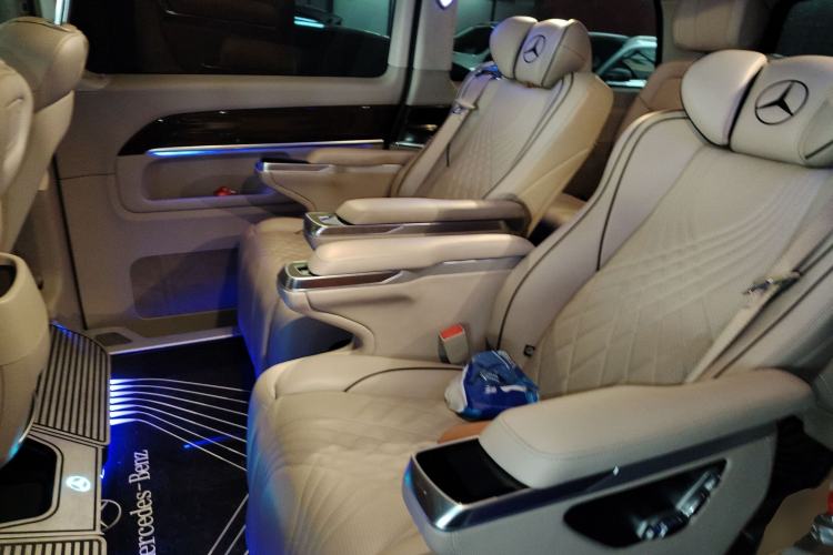 Used Mercedes-Benz V-Class 2020 V 260 Avantgarde Edition Left Rear Seat