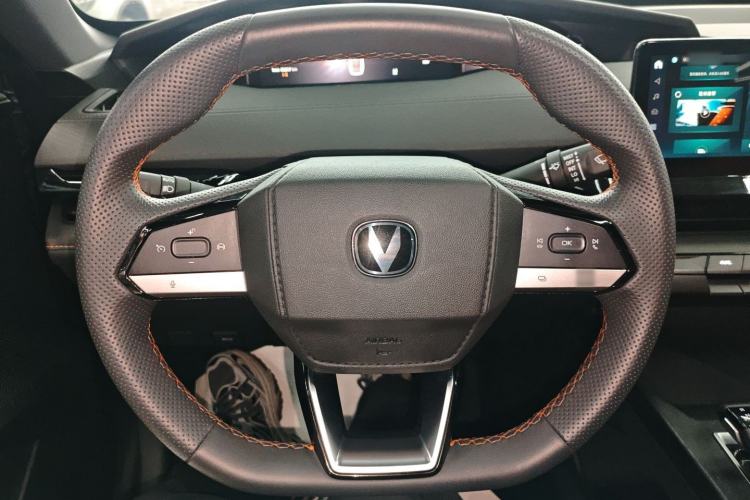 Used CHANGAN UNI-V iDD 2023 ZhiDian iDD 1.5T 113km Smart & Fun Version
