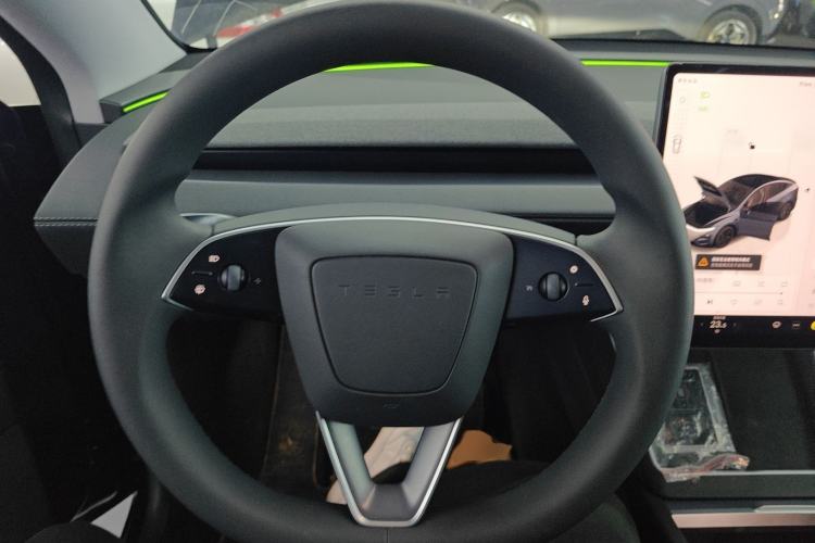 Used Tesla Model Y 2025 Long-Range All-Wheel-Drive Version