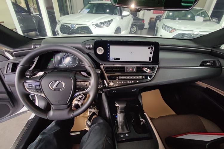 Used Lexus ES 2022 300h Excellence Edition
