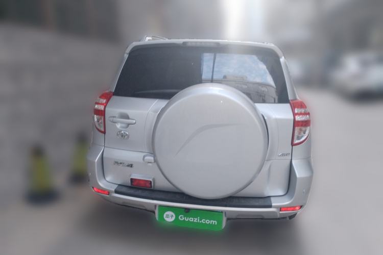 Used Toyota RAV4 2012 Luxurious 2.4L Automatic 4x4 with Stylish Features
