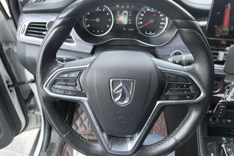 Used Baojun 730 2017 1.5T DCT Fashion Edition 7-Seater China V Emission Standard Steering Wheel
