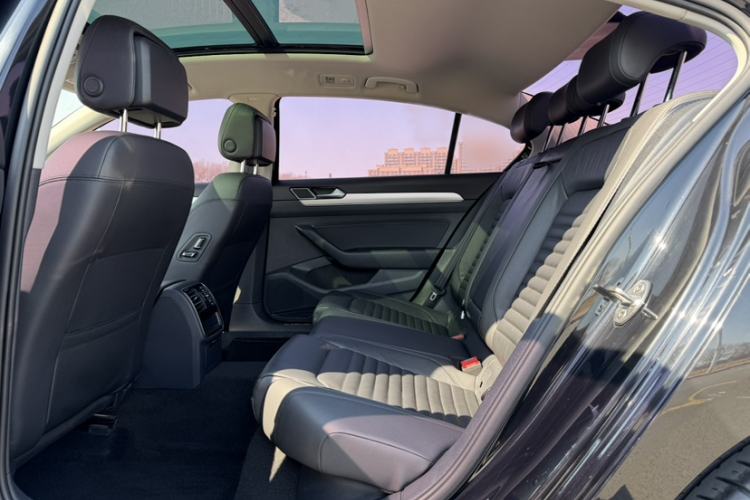 Used Volkswagen Magotan 2017 330TSI DSG Leading Model Interior 3