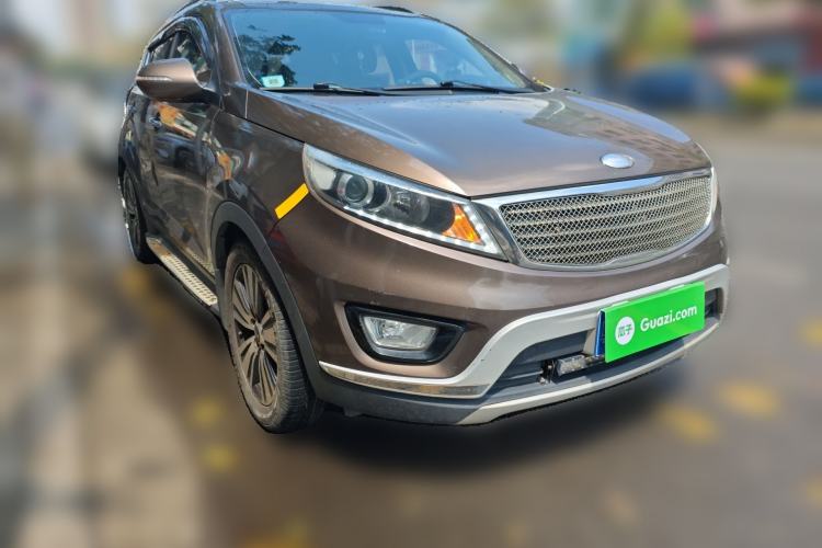 Used Kia Sportage R 2015 2.0L Automatic Two-Wheel Drive DLX Model Front Right 45 Deg