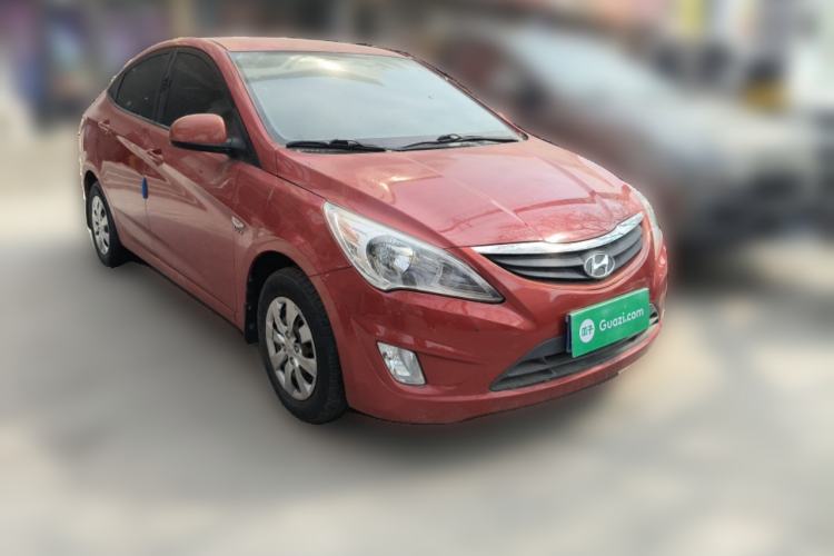 Used Hyundai Verna (older generation) 2010 Sedan 1.4L Manual Comfort GS Front Right 45 Deg