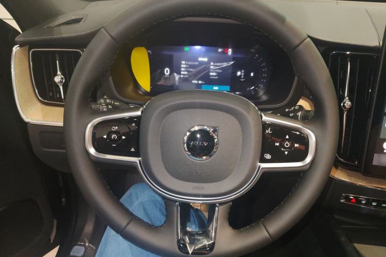 Used Volvo XC60 2026 B5 4x4 Smart Luxury Edition