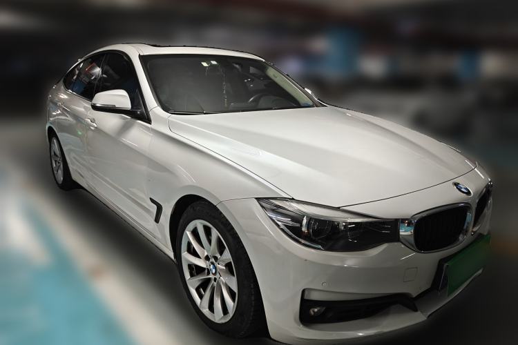 Used BMW 3 Series GT 2018 320i Sport Edition Front Right 45 Deg