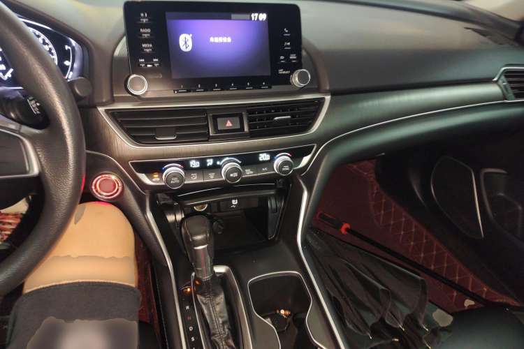 Used Honda Accord 2018 230TURBO Comfort Version National V Center Console