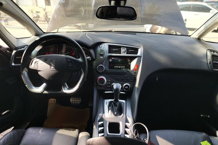 Used DS 5 2013 1.6T Luxury Edition THP200