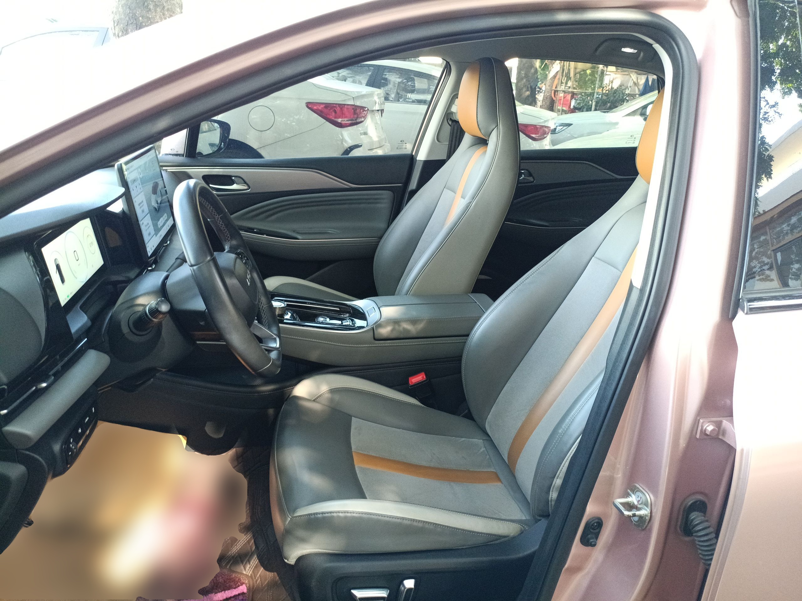 Переднее сиденье в автомобиле