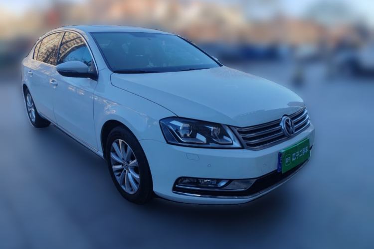 Used Volkswagen Magotan 2015 1.8TSI Luxury Model Front Right 45 Deg