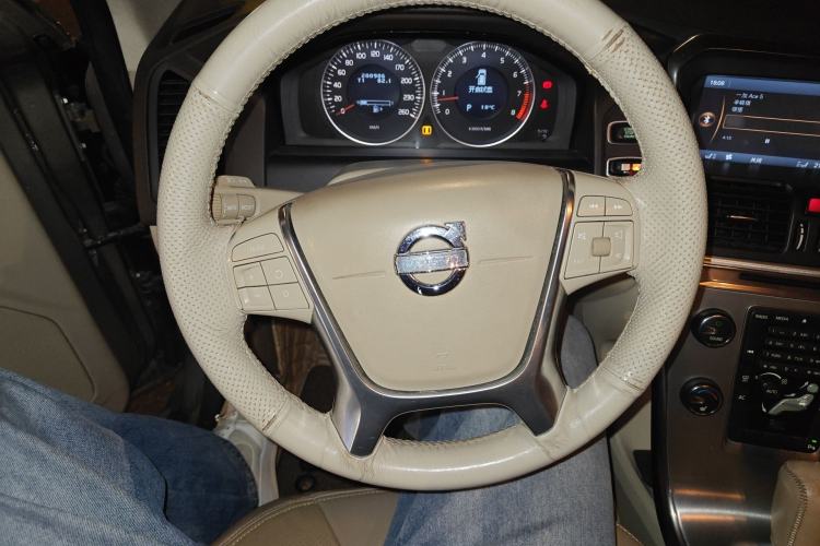 Used Volvo XC60 2012 T5 Comfort Edition Steering Wheel