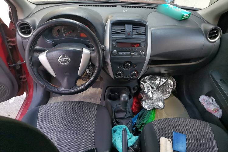 Used Nissan Sunny 2015 1.5XE Manual Elite Edition Center Console