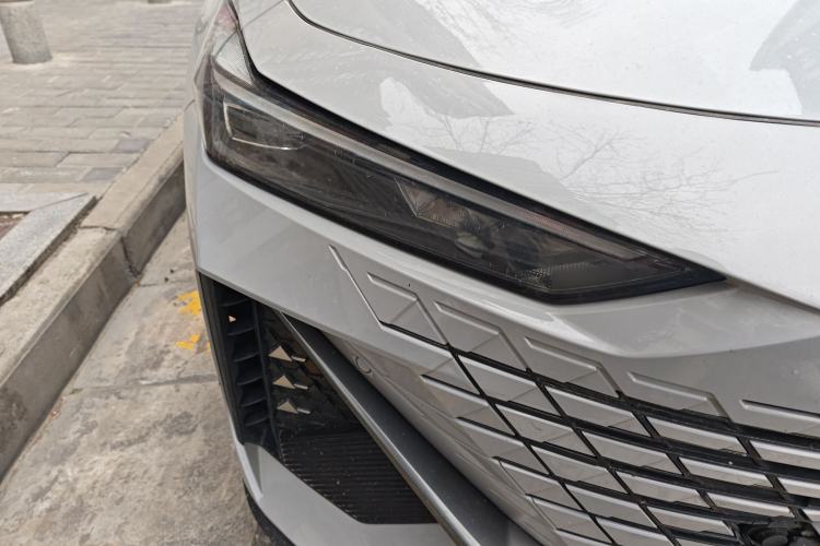 Used CHANGAN UNI-V 2023 1.5T Premium Model Right Front Headlight