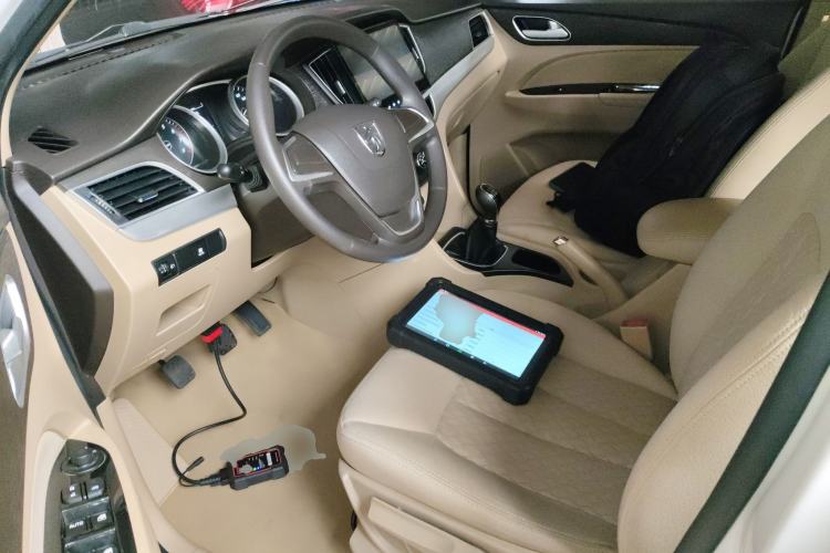 Used Baojun 730 2016 1.5L Manual Value Edition 7 Seats China V Emission Standard Driver Seat