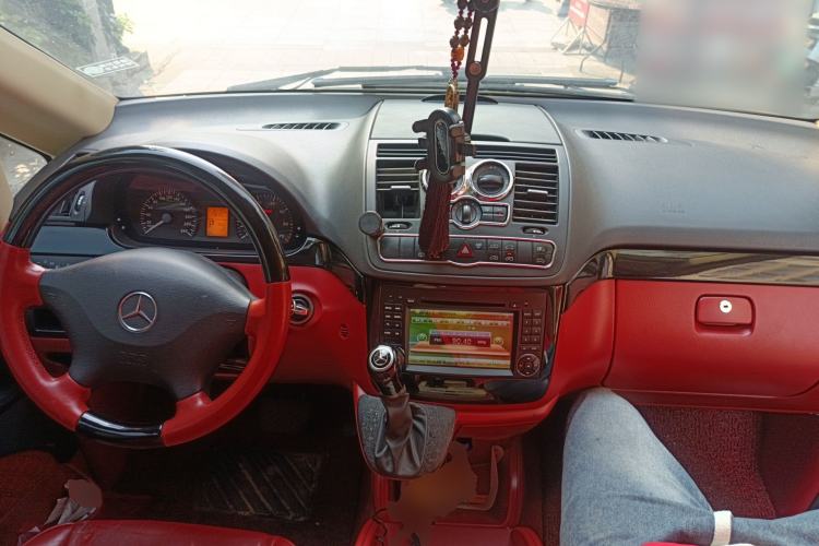 Used Mercedes-Benz Vito 2013 3.0L Elite Edition Center Console