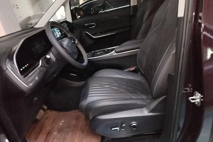 Used SAIC MAXUS G90 2022 2.0T Xingyun Seven-Seater Version Left Front Seat