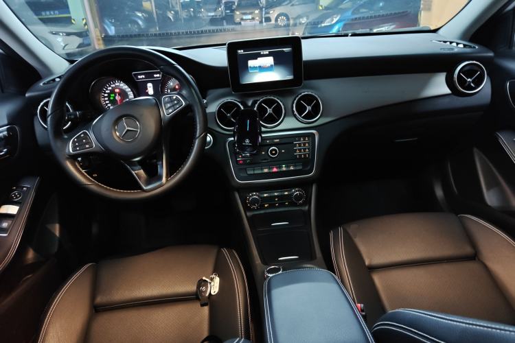 Used Mercedes-Benz GLA 2016 GLA 200 Sport Edition Center Console