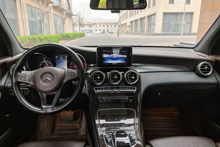 Used Mercedes-Benz GLC 2016 GLC 260 4MATIC Luxury Model Steering Wheel