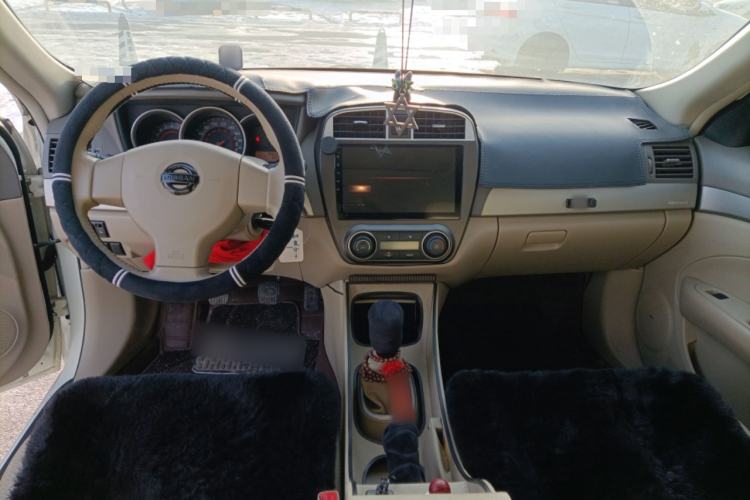 Used Nissan Sylphy 2018 Classic 1.6XE+ Manual Leading Edition Center Console