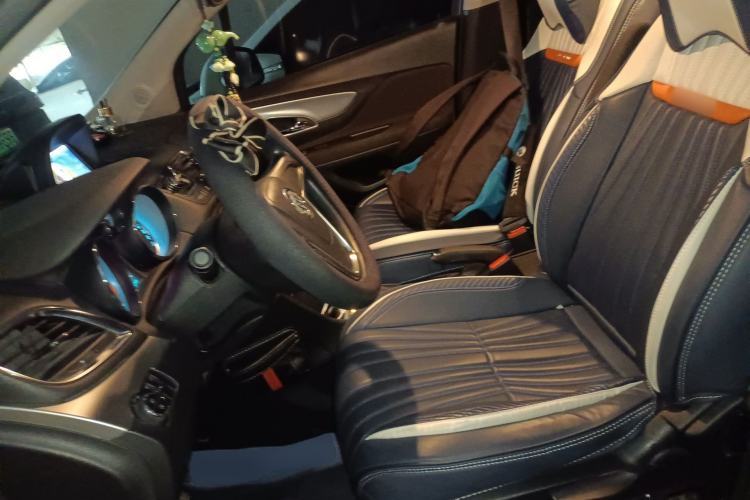 Used Buick Encore 2015 1.4T Automatic Two-Wheel Drive Urban Elite Version
