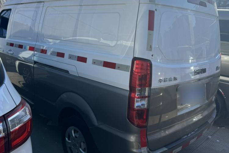 Used Jinbei New Hiace X30L CNG 2023 100L CNG Wealth Edition Van 2/5-Seater Air-Conditioned Model SWCC15M Exterior 4