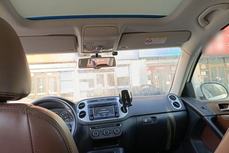 Used Volkswagen Tiguan 2015 1.8TSI Automatic All-Wheel-Drive Luxury Model Headliner