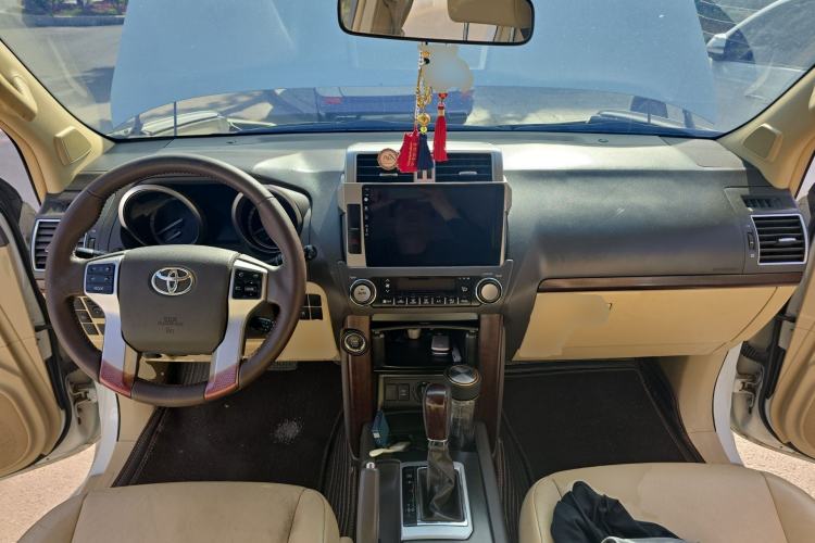 Used Toyota Prado 2016 3.5L Automatic TX-L Center Console
