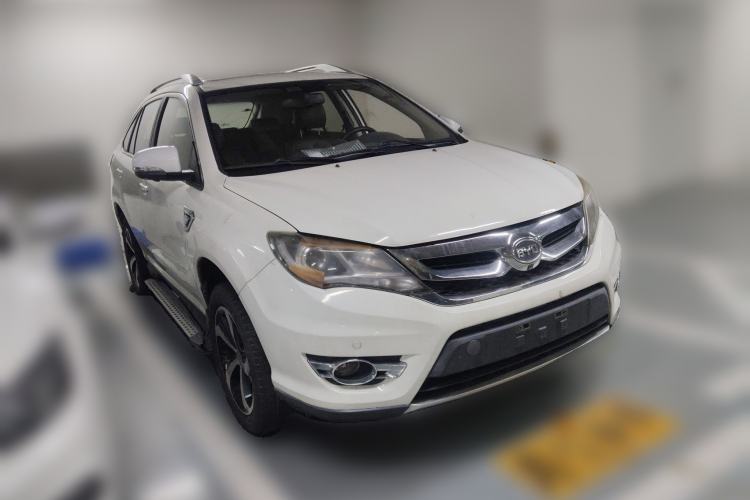 Used BYD S7 2015 2.0T Upgraded Automatic Luxury Version Front Right 45 Deg
