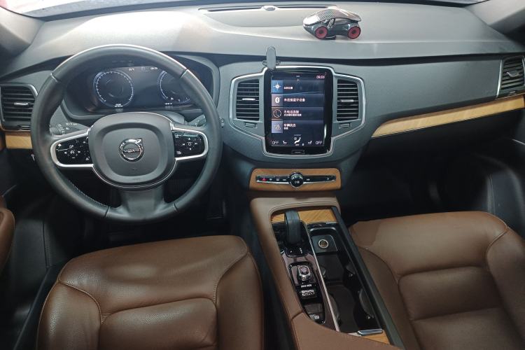 Used Volvo XC90 2021 B5 SmartDrive Luxury Edition 7 Seats Center Console