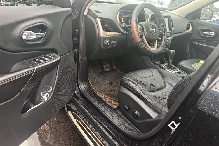 Used Jeep Cherokee 2016 2.4L Professional Smart Version