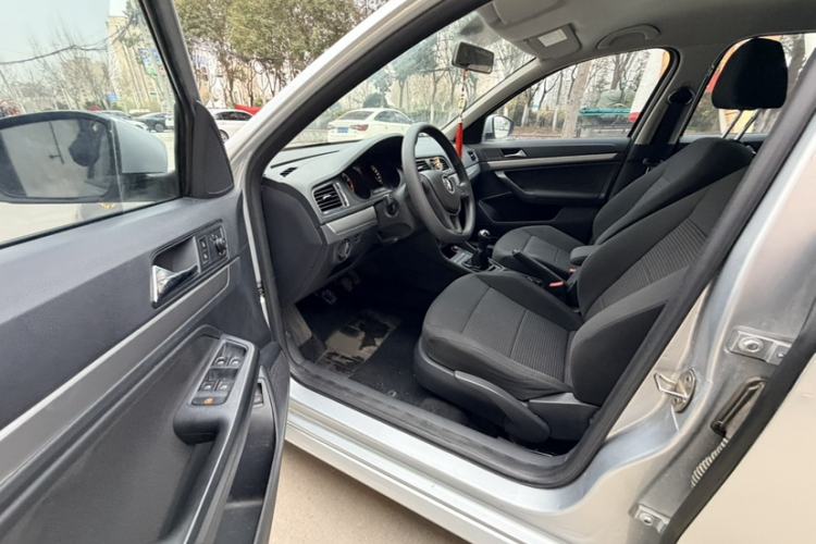 Used Volkswagen Lavida 2015 1.6L Manual Fashion Edition
