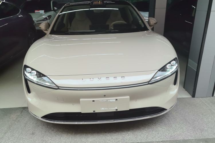 Used Hima Luxeed S7 2025 855 km Max Exterior 1