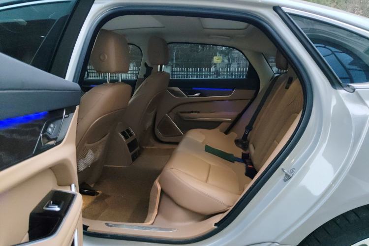 Used Jaguar XFL 2025 Model—2.0T P250, Two-Wheel Drive, Premium Luxury Edition Left Rear Seat