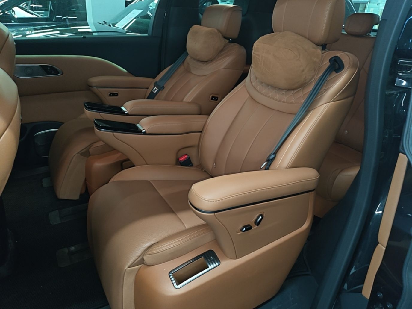 Hongqi HQ9 PHEV 2026 Model 2.0T Four-Wheel Drive Prestige Edition — снимка 20