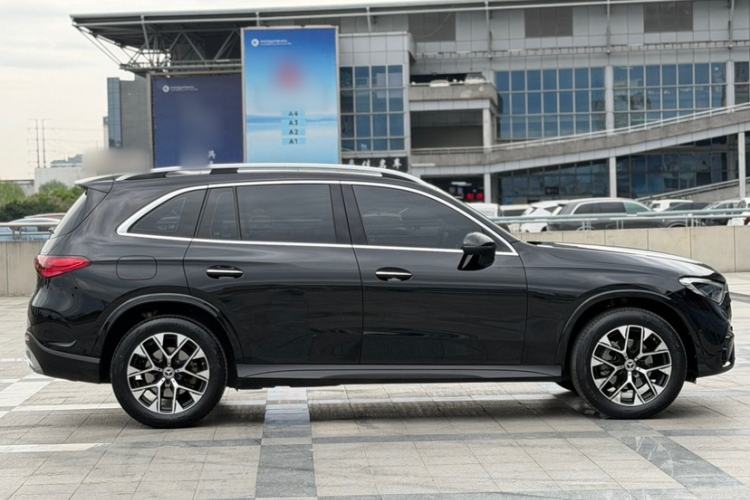 Used Mercedes-Benz GLC 2023 Facelift GLC 260 L 4MATIC Luxury Version 5 Seats
