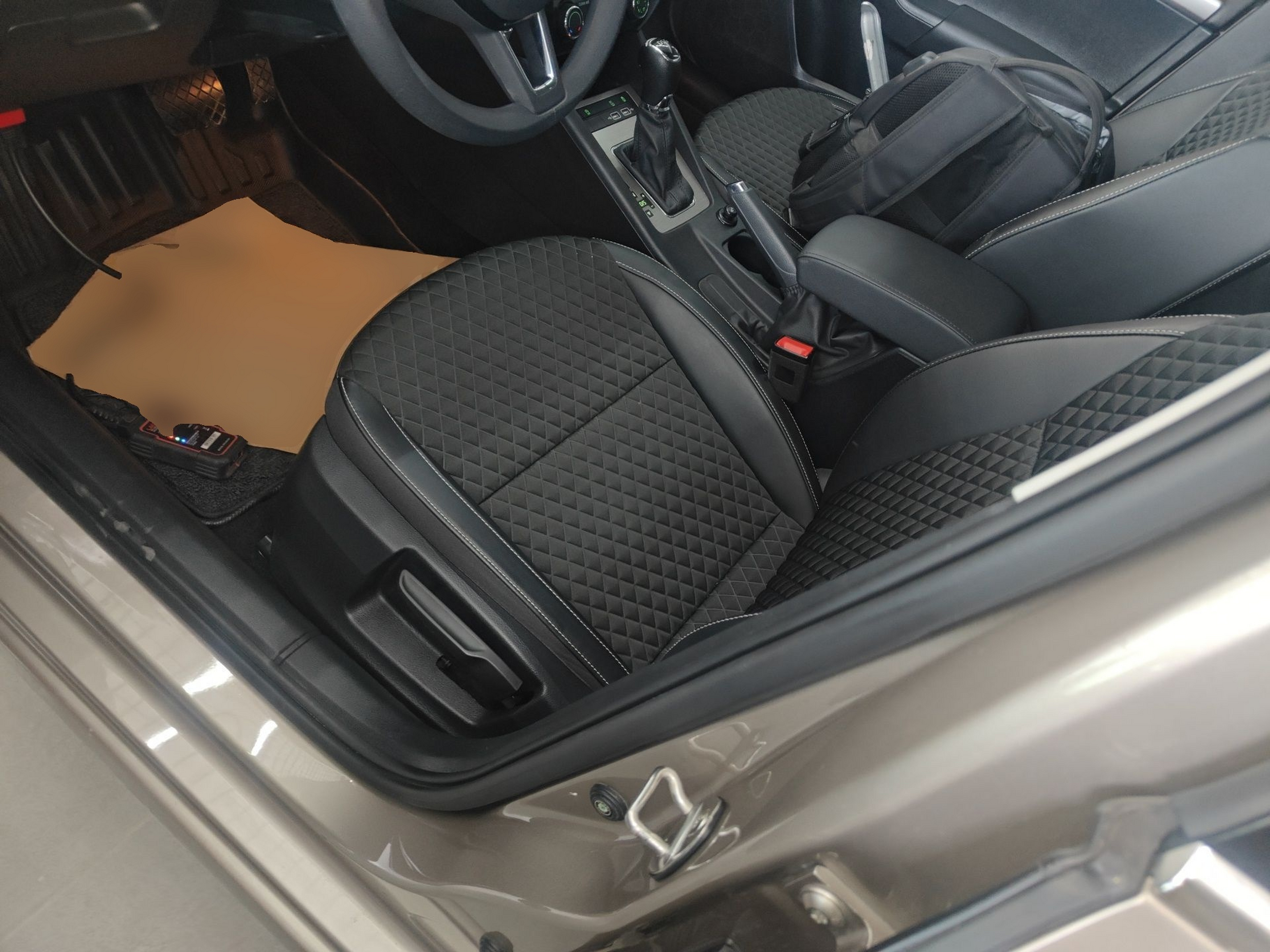 Переднее сиденье в автомобиле