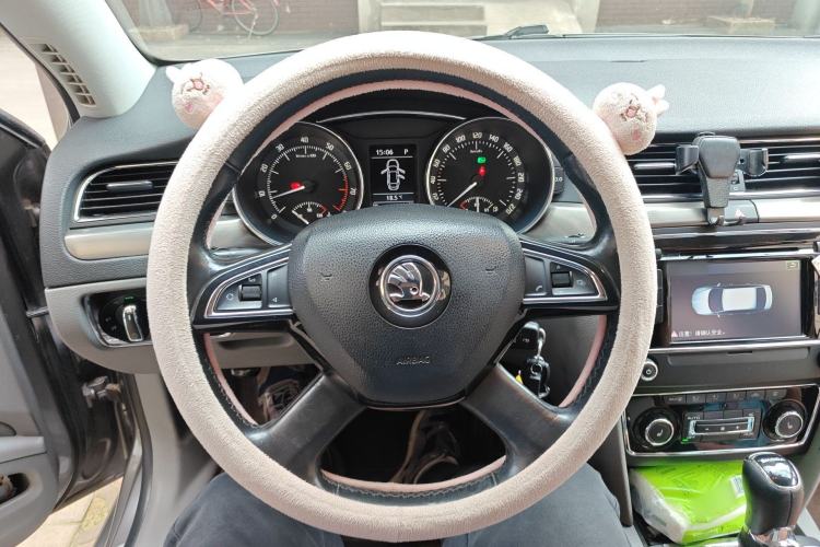 Used Skoda Superb 2013 1.8TSI Automatic Yashi Edition
