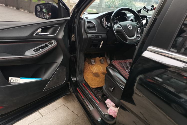 Used Baojun 560 2015 1.8L manual luxury version