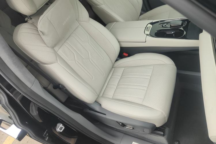 Used Zeekr 009 2022 WE Edition Right Front Seat