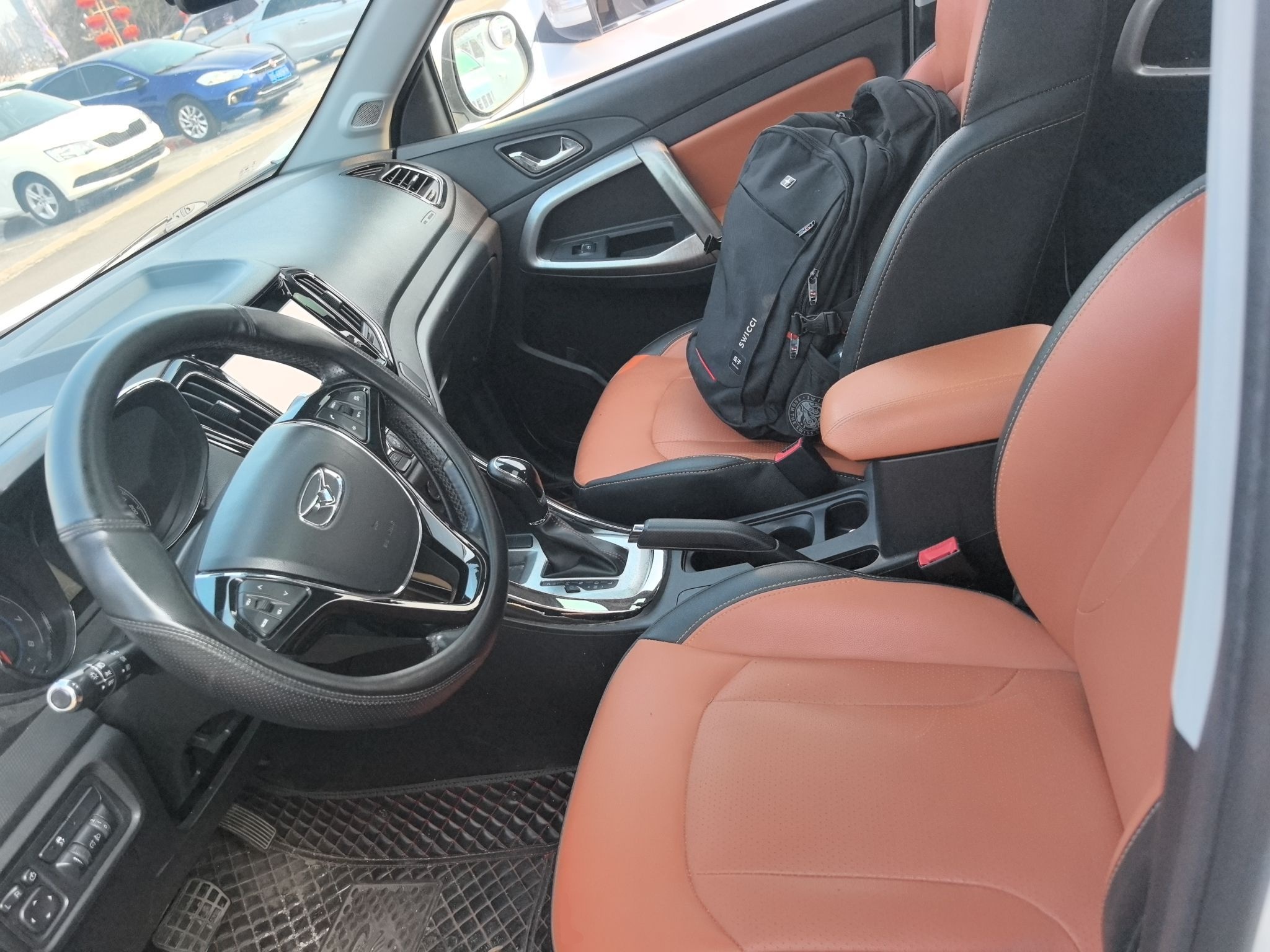 المقاعد الأمامية داخل السيارة