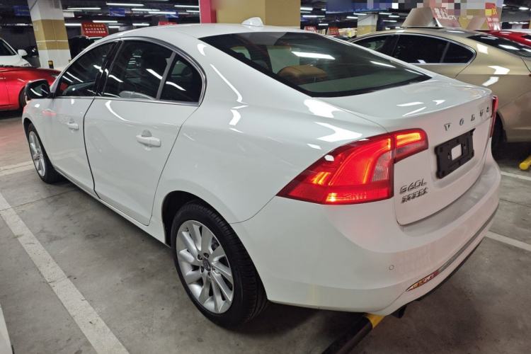 Used Volvo S60 2015 S60L 2.0T Zhiyuan Edition
