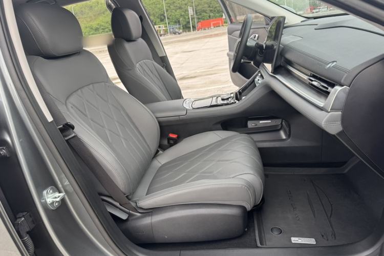 Used Geely Galaxy A7 2025 Model EM-i 70km Launch Edition Right Front Seat