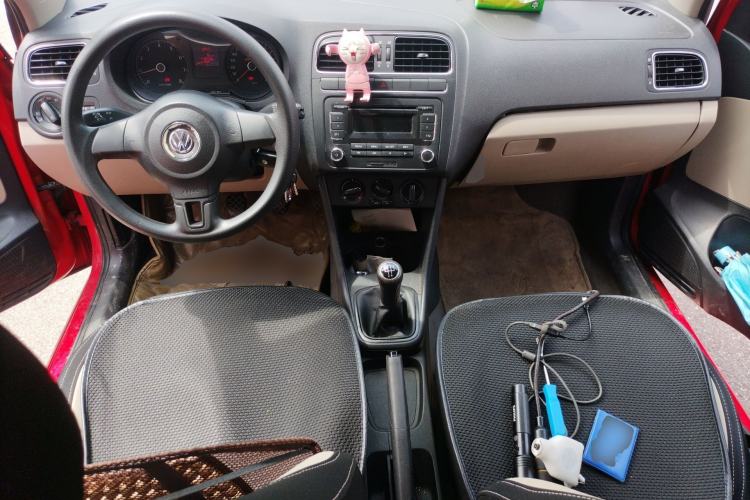 Used Volkswagen Polo 2011 1.6L Manual ZhiShang Edition Center Console