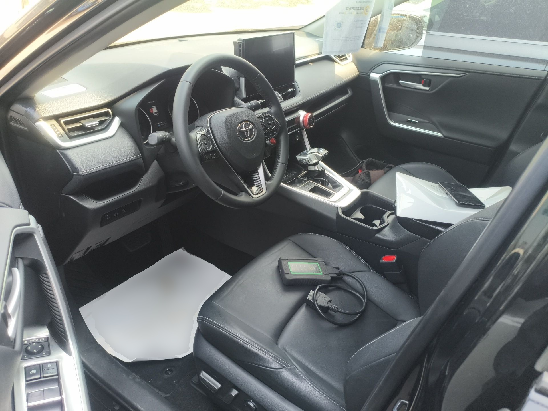 المقاعد الأمامية داخل السيارة