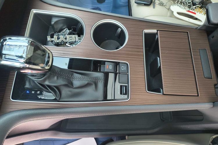 Used Toyota Granvia 2023 2.5L Hybrid Comfort Edition Interior 8